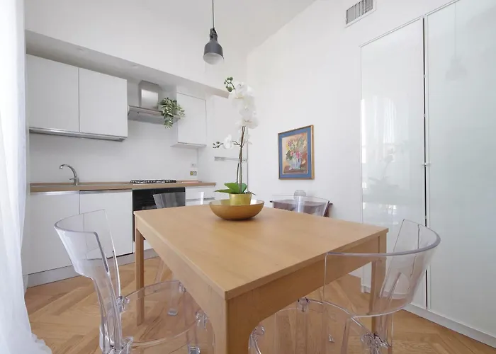 Ych - Luce Ed Eleganza A Corso Italia * Rom