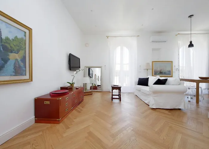 Ych - Luce Ed Eleganza A Corso Italia Rom