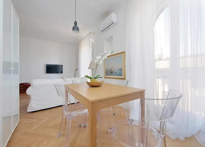 Ych - Luce Ed Eleganza A Corso Italia Apartment